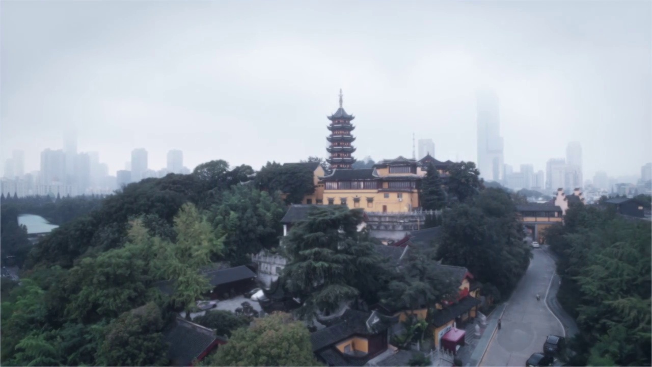 江苏省南京市古鸡鸣寺航拍风光视频素材