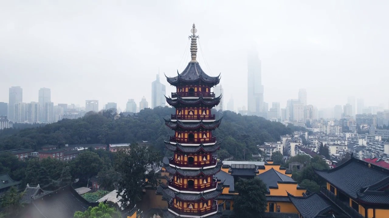 江苏省南京市古鸡鸣寺航拍风光视频素材