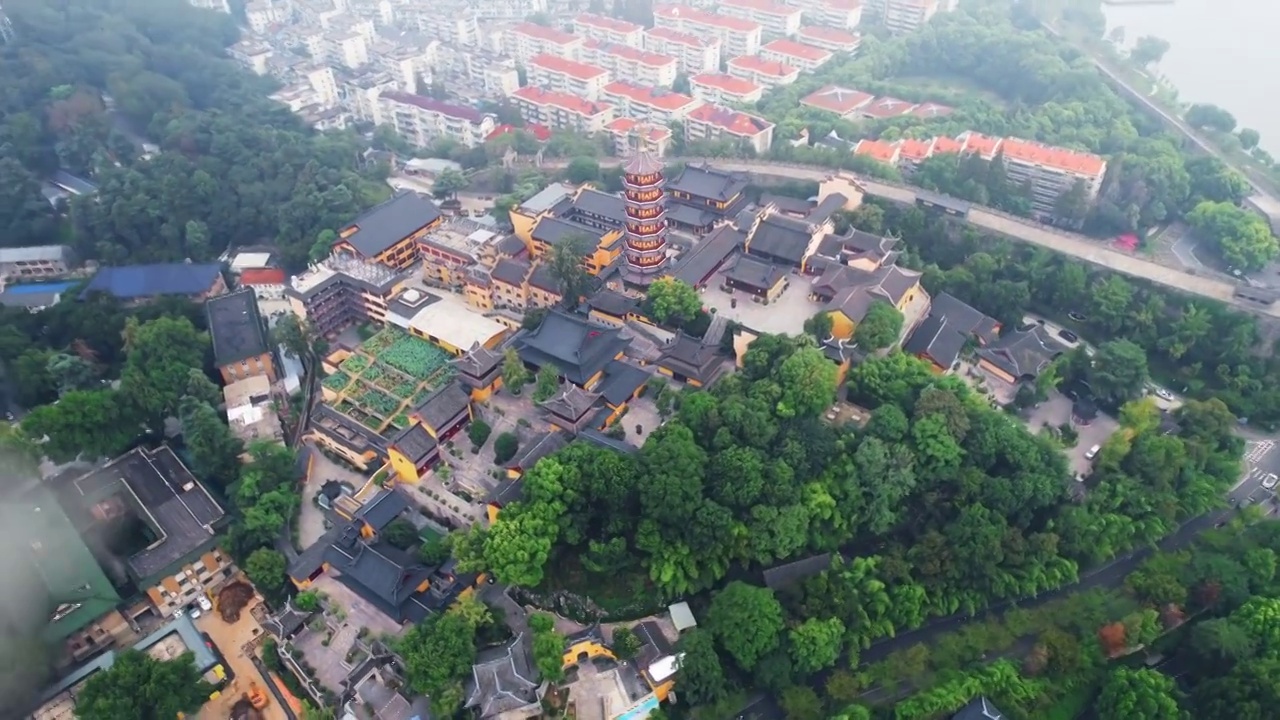 江苏省南京市古鸡鸣寺航拍风光视频素材