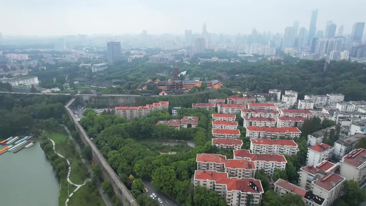 江苏省南京市古鸡鸣寺航拍风光视频素材