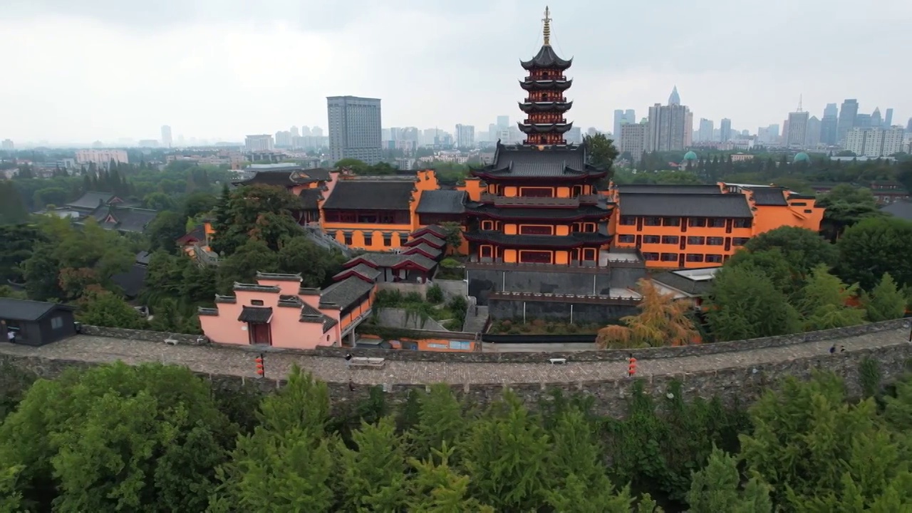 江苏省南京市古鸡鸣寺航拍风光视频素材