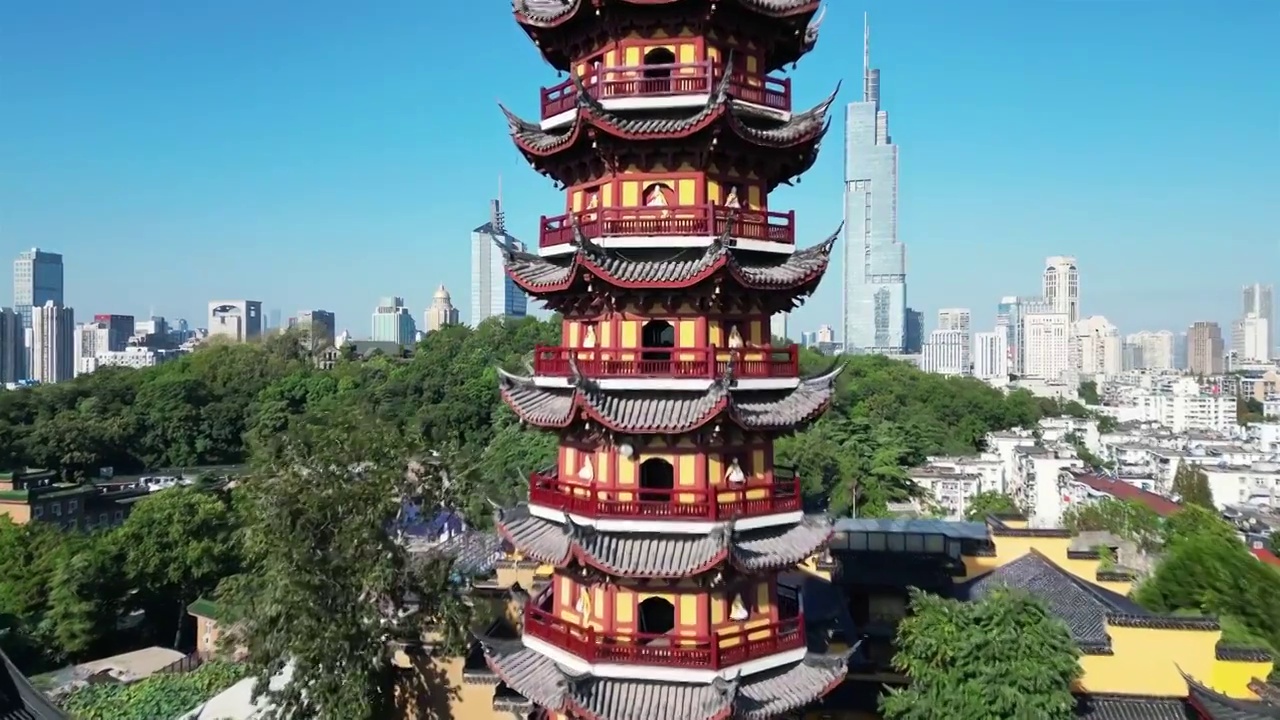 江苏省南京市古鸡鸣寺航拍风光视频素材