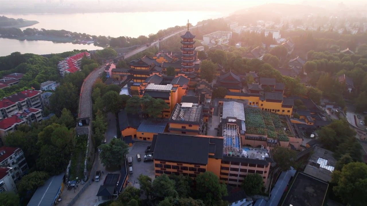 江苏省南京市古鸡鸣寺航拍风光视频素材