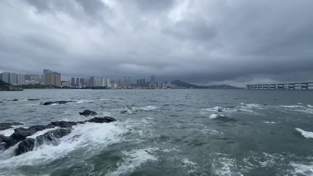 暴风雨来临之前的大连黑石礁视频素材