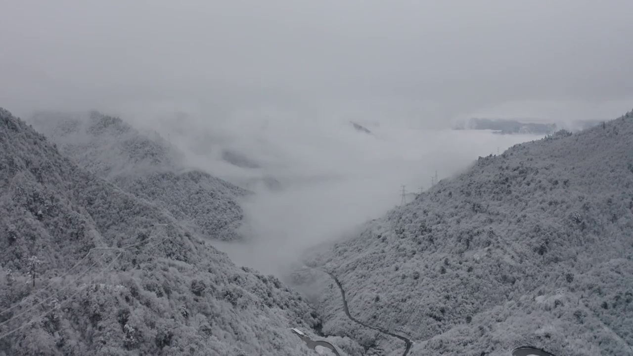 云海雾凇的山谷视频下载