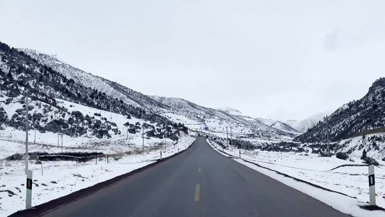 冰天雪地的川藏公路视频素材