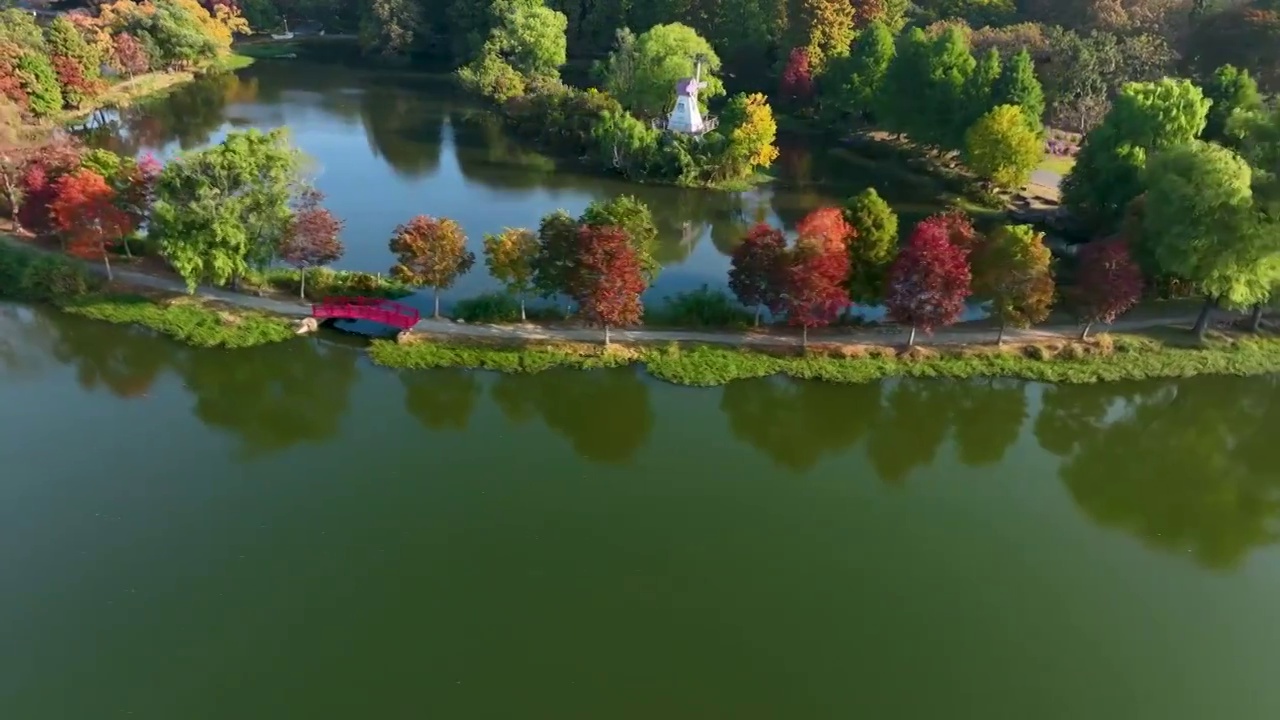 航拍南京中山陵前湖公园秋季景色视频素材