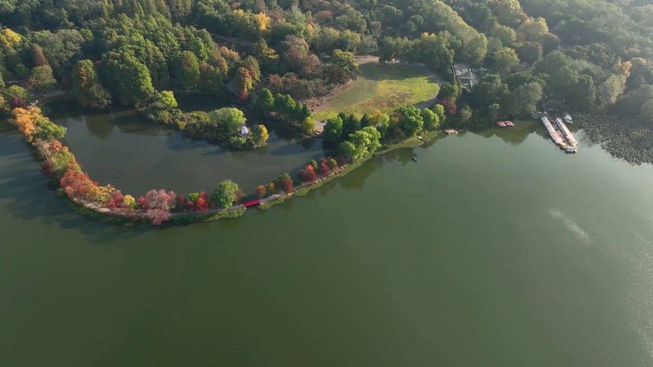 航拍南京中山陵前湖公园秋季景色视频素材