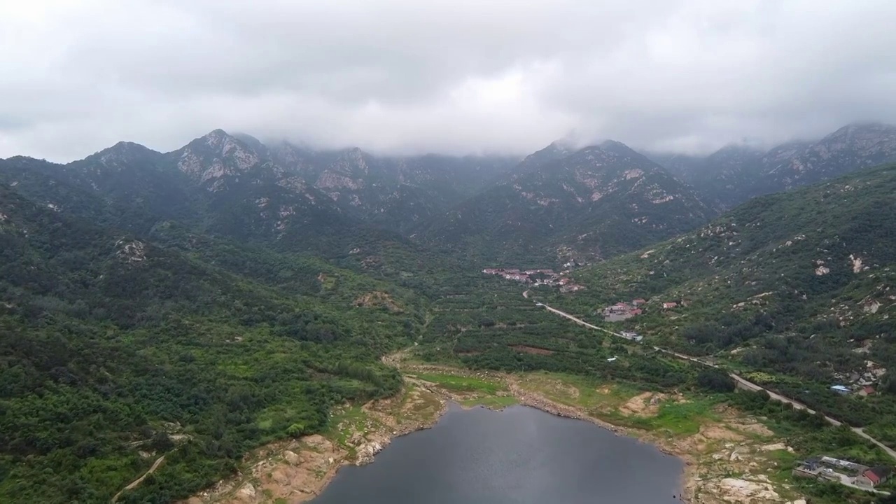 航拍山与水的风景视频素材