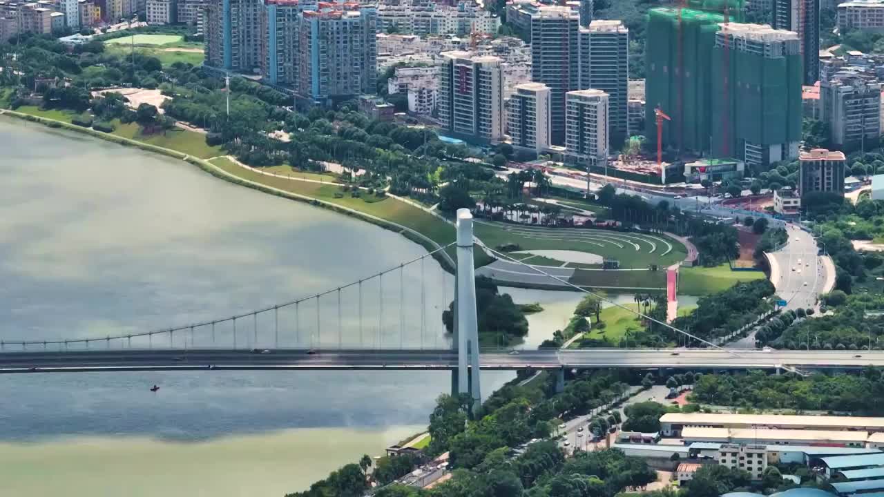 长焦镜头下的南宁英华大桥视频素材