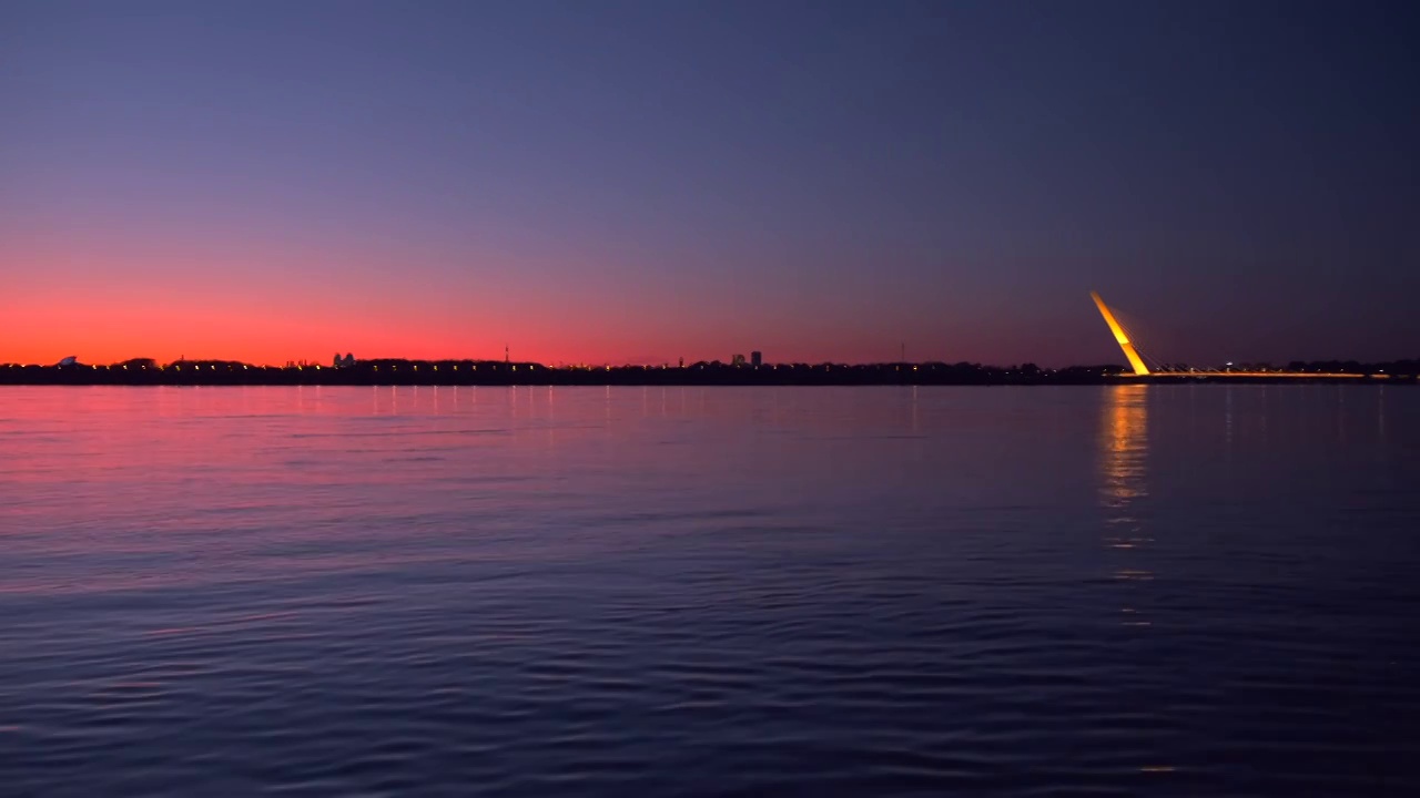 哈尔滨松花江夕阳黄昏落日余晖自然风光视频素材