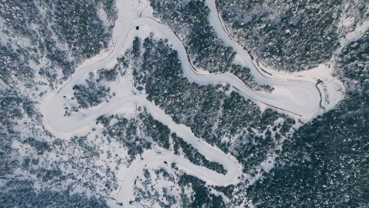 杭州临安清凉峰太子尖华浪线盘山公路雪景航拍视频素材