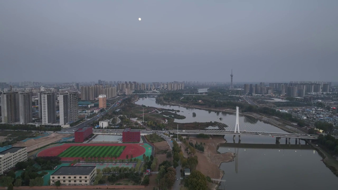 高视角航拍河流与城市视频素材