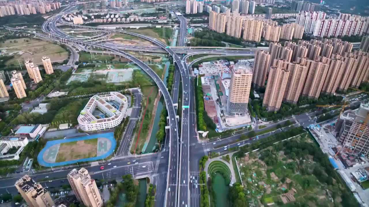 航拍城市繁忙的立交桥道路车流视频素材