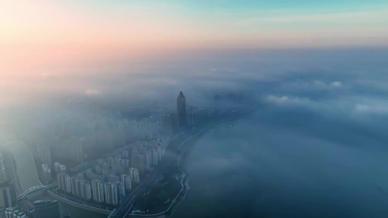 芜湖滨江金鹰地标日出平流雾航拍视频素材