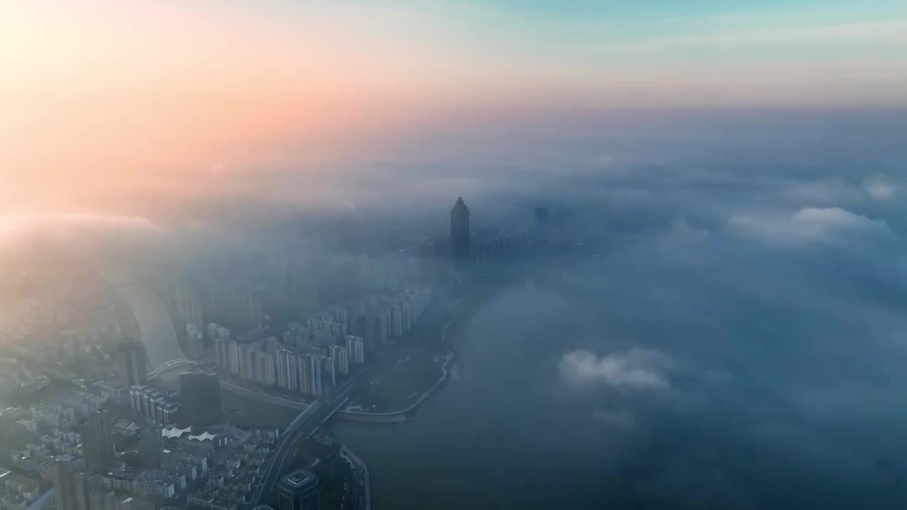 芜湖滨江金鹰地标日出平流雾航拍视频素材