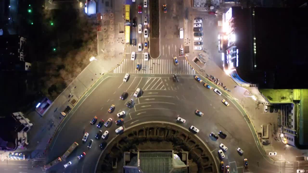 哈尔滨城市道路夜景航拍视频素材