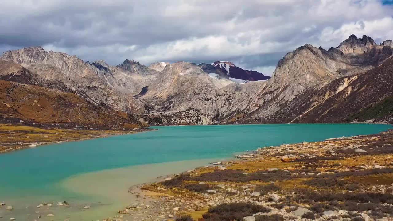 航拍甘孜海子山姊妹湖高原湖泊山川视频素材