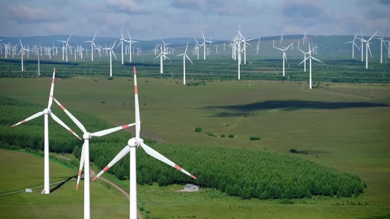 中国河北承德坝上红松洼风力发电场视频素材