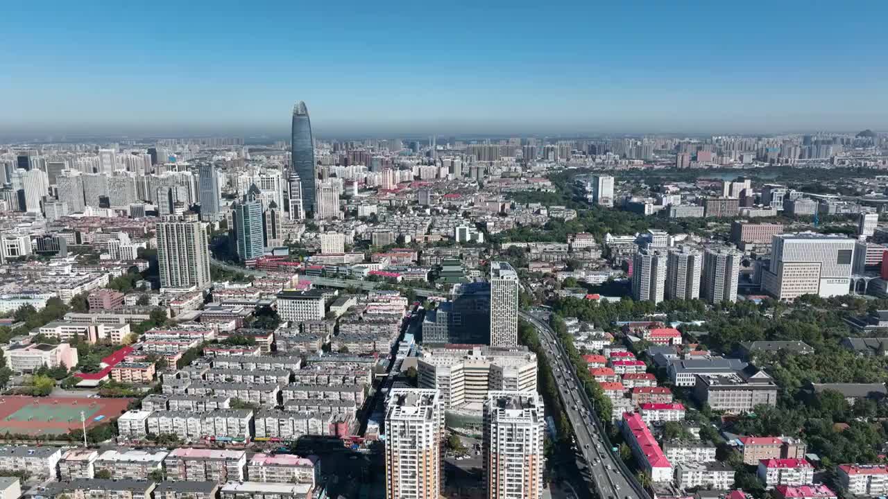 中国山东济南顺河高架，绿地中心视频素材