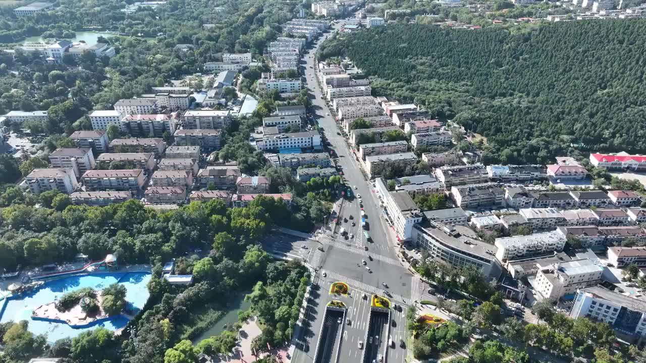 中国山东济南玉函路，蜿蜒的公路视频素材