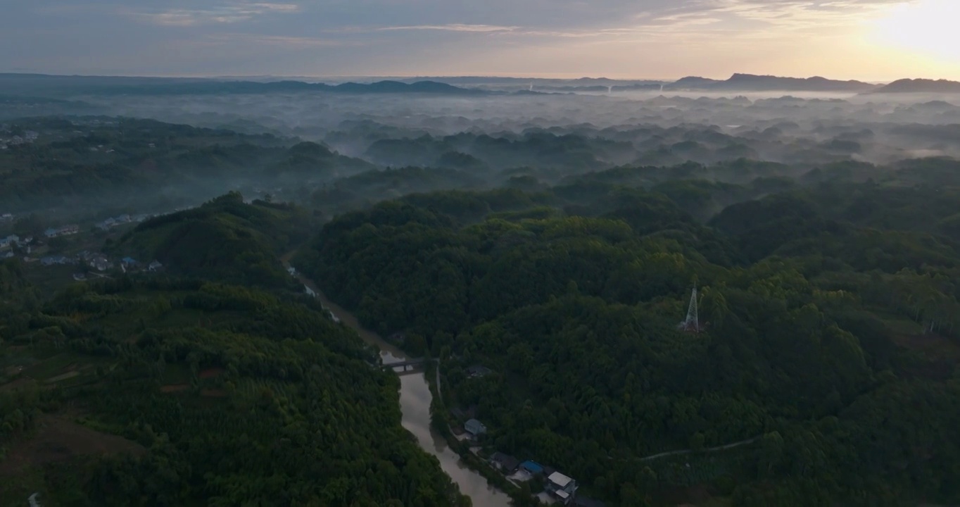 美丽乡村航拍风景小河薄雾山丘视频素材