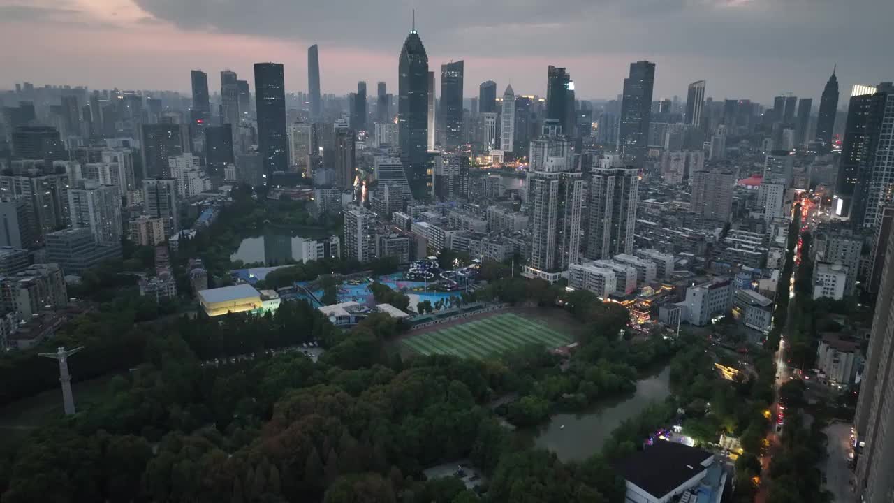 航拍武汉西北湖CBD建筑楼宇道路灯光城市风格夜景视频素材