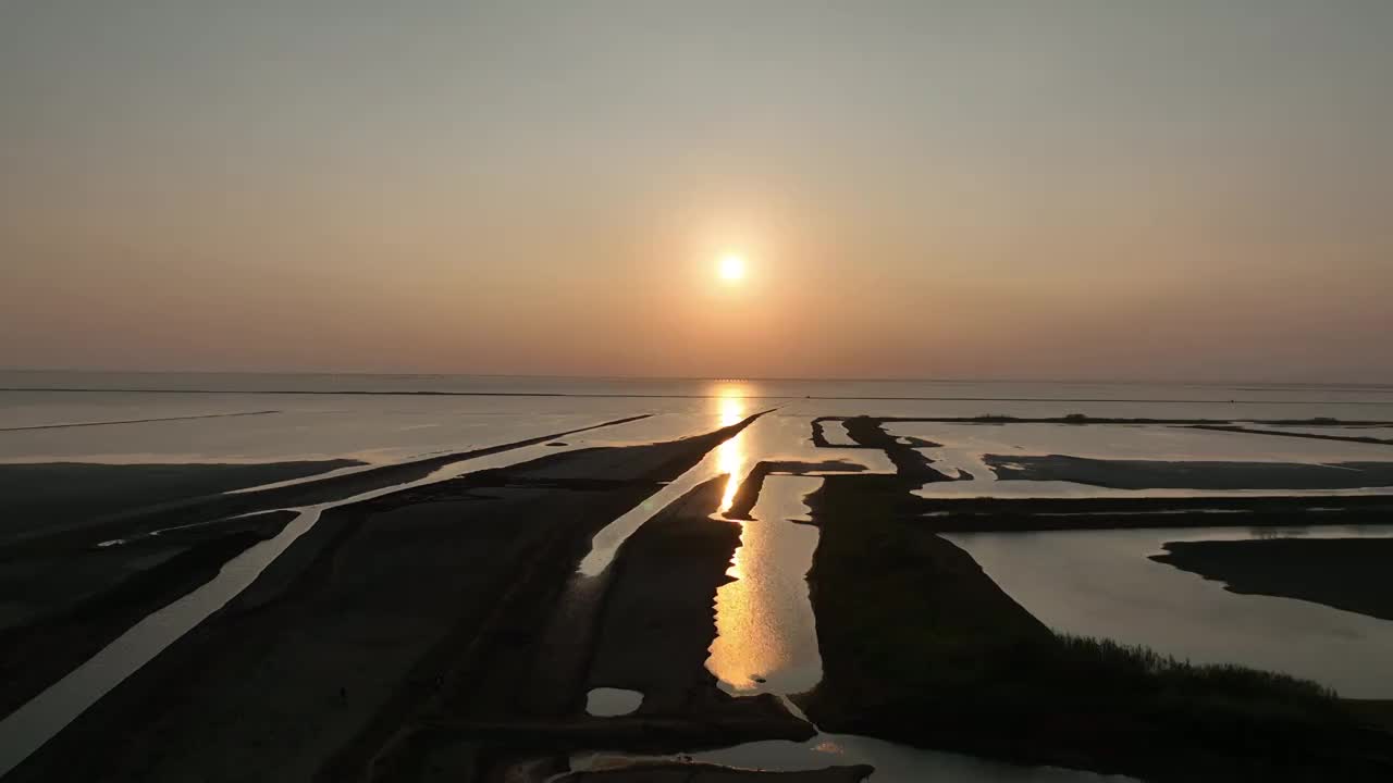 航拍日落时的南京溧水石臼湖风光视频素材