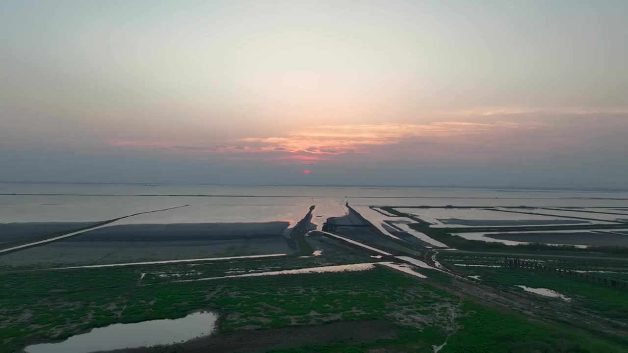 航拍日落时的南京溧水石臼湖风光视频素材