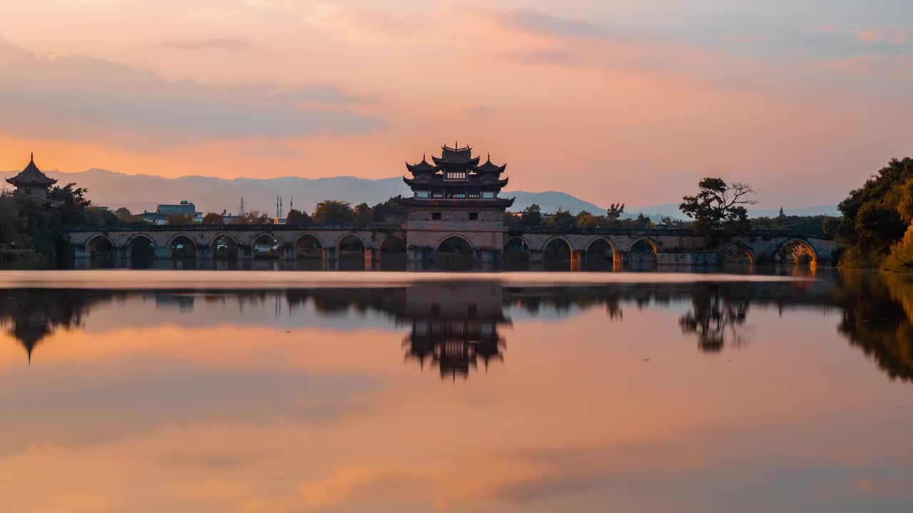 云南建水双龙桥日转夜视频素材