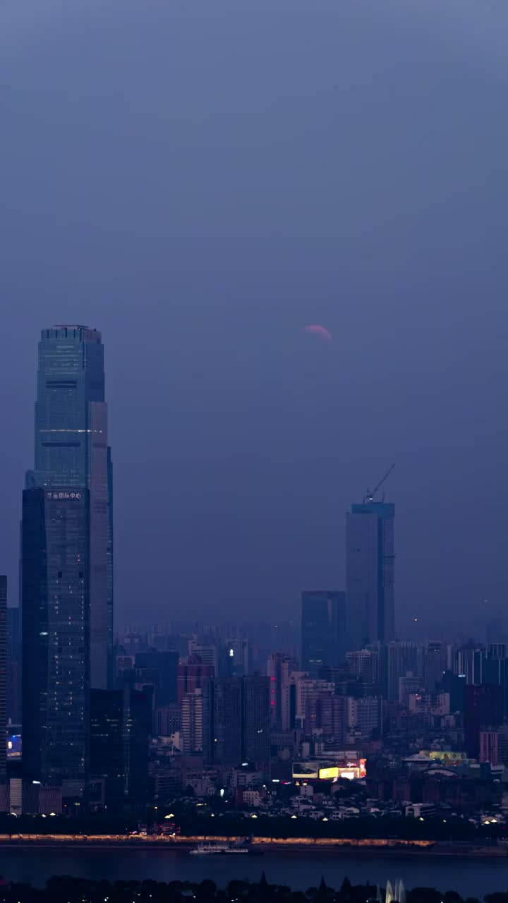 月全食红月亮月掩天王星实拍视频视频素材