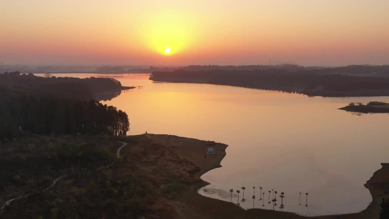 大泉湖日出视频素材