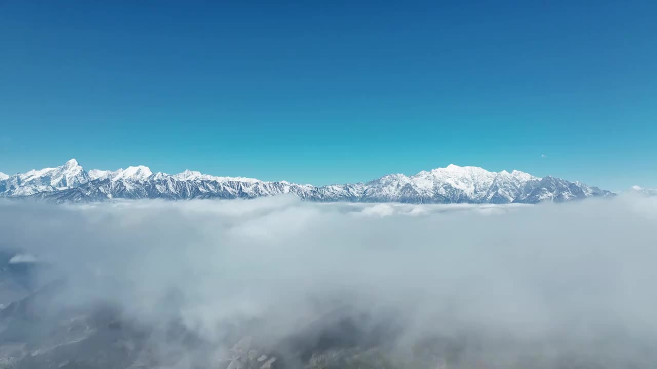 航拍牛背山雪山云海视频素材