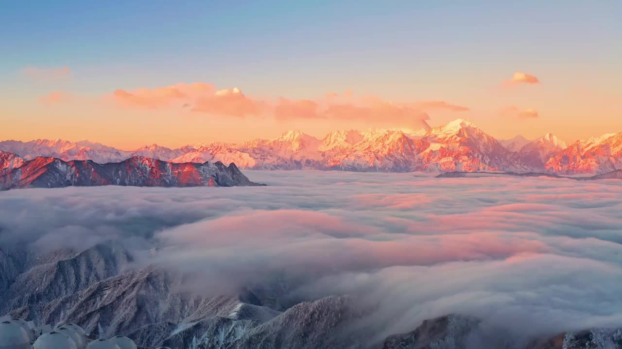 贡嘎雪山日照金山震撼航拍视频素材