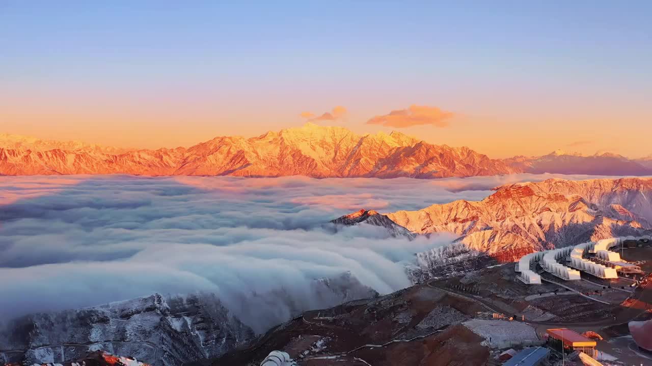 航拍牛背山日照金山视频素材