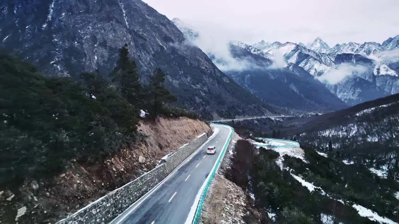 川西公路自驾旅行视频素材