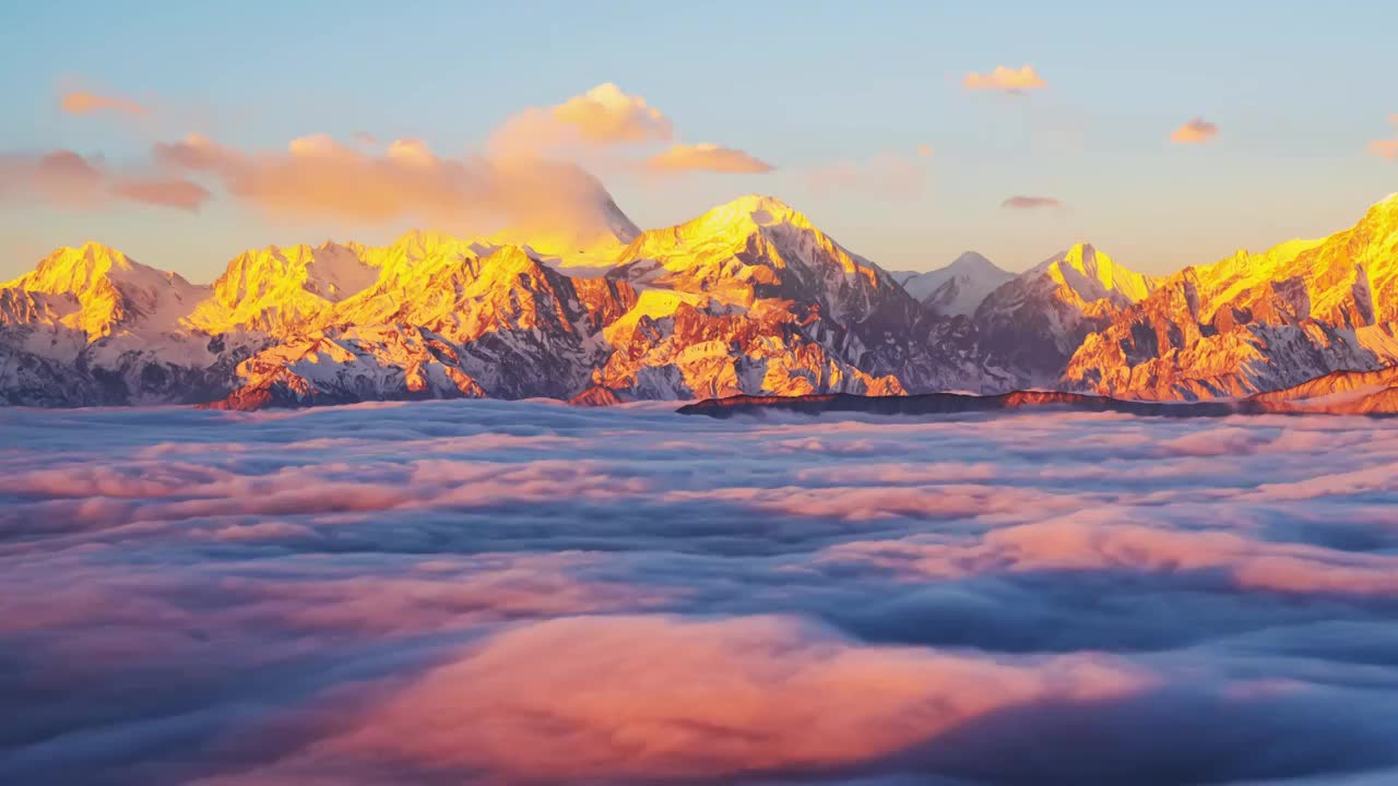 贡嘎雪山日照金山震撼延时视频素材