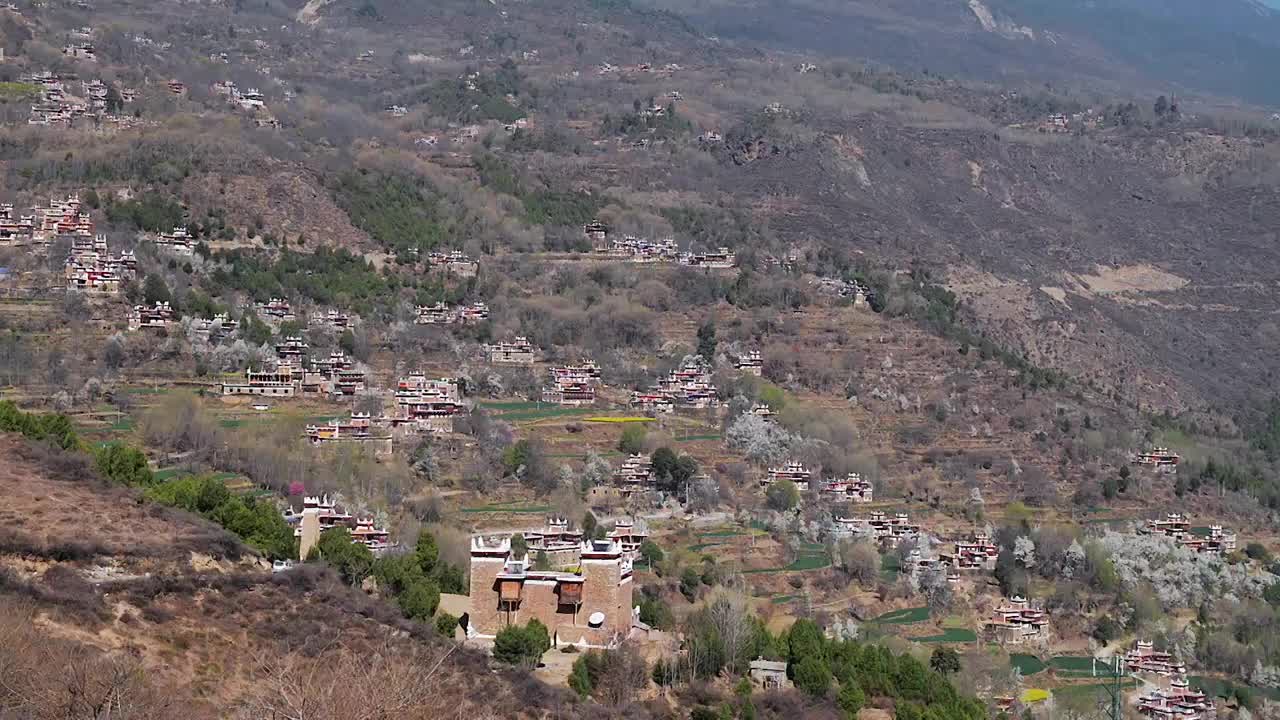 丹巴梨花民居大景视频素材