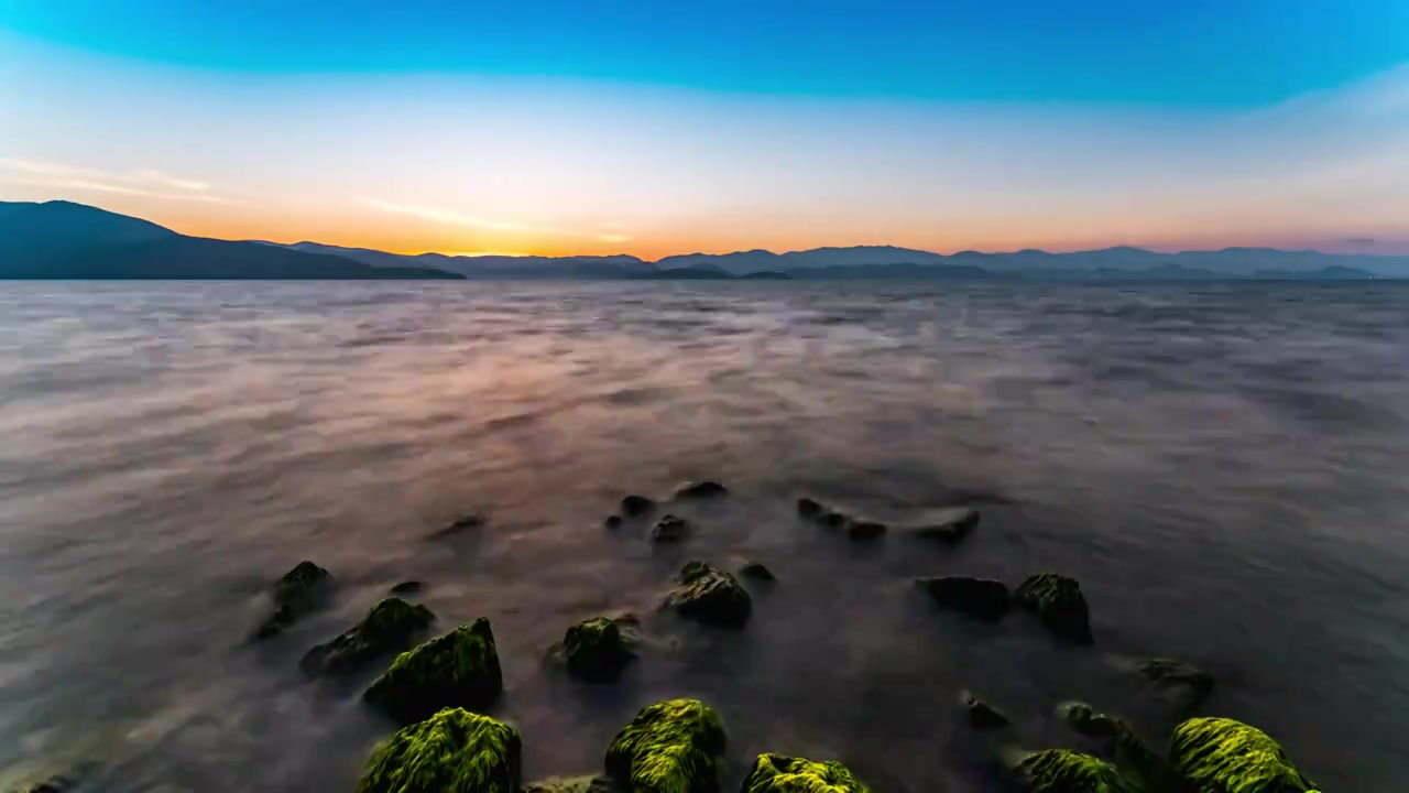 云南大理洱海日出延时摄影视频素材画面3