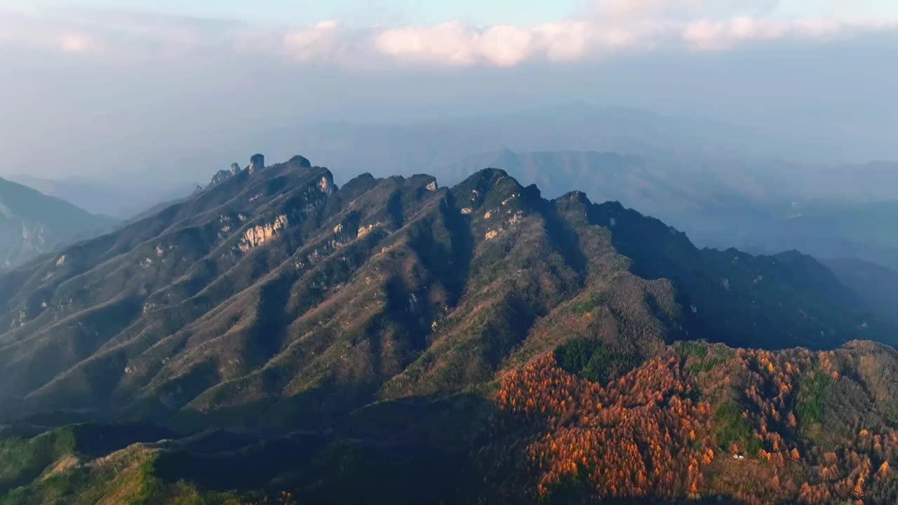 全景环绕伏牛山系龙峪湾森林公园视频素材