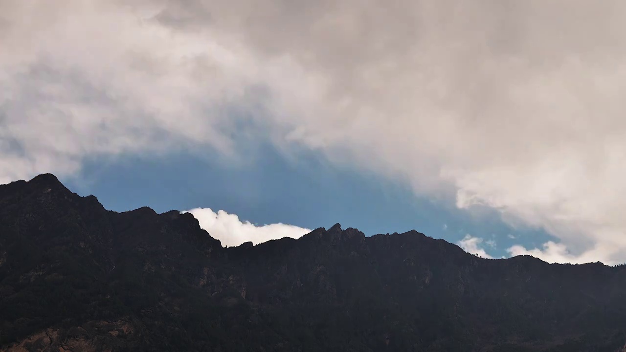 山峰蓝天白云延时视频素材