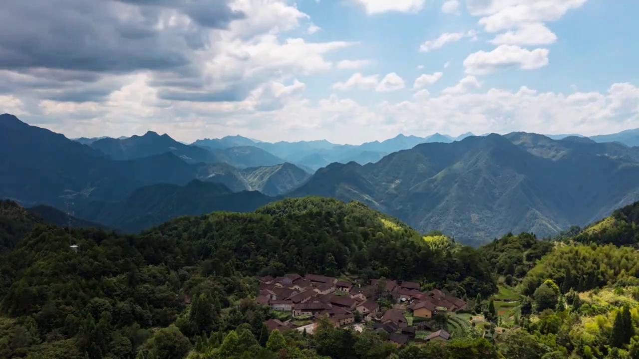 中国传统村落丽水景宁陈坪村航拍延时视频素材