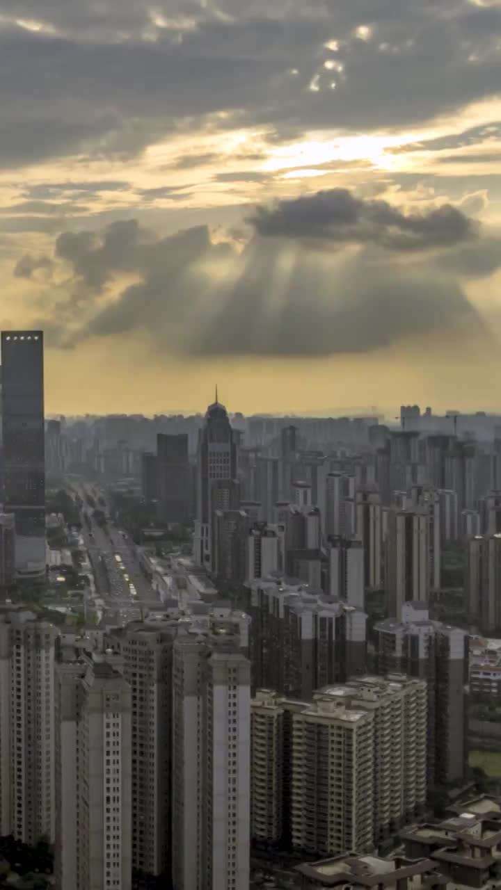 高清竖屏延时航拍南宁城市黄昏视频素材