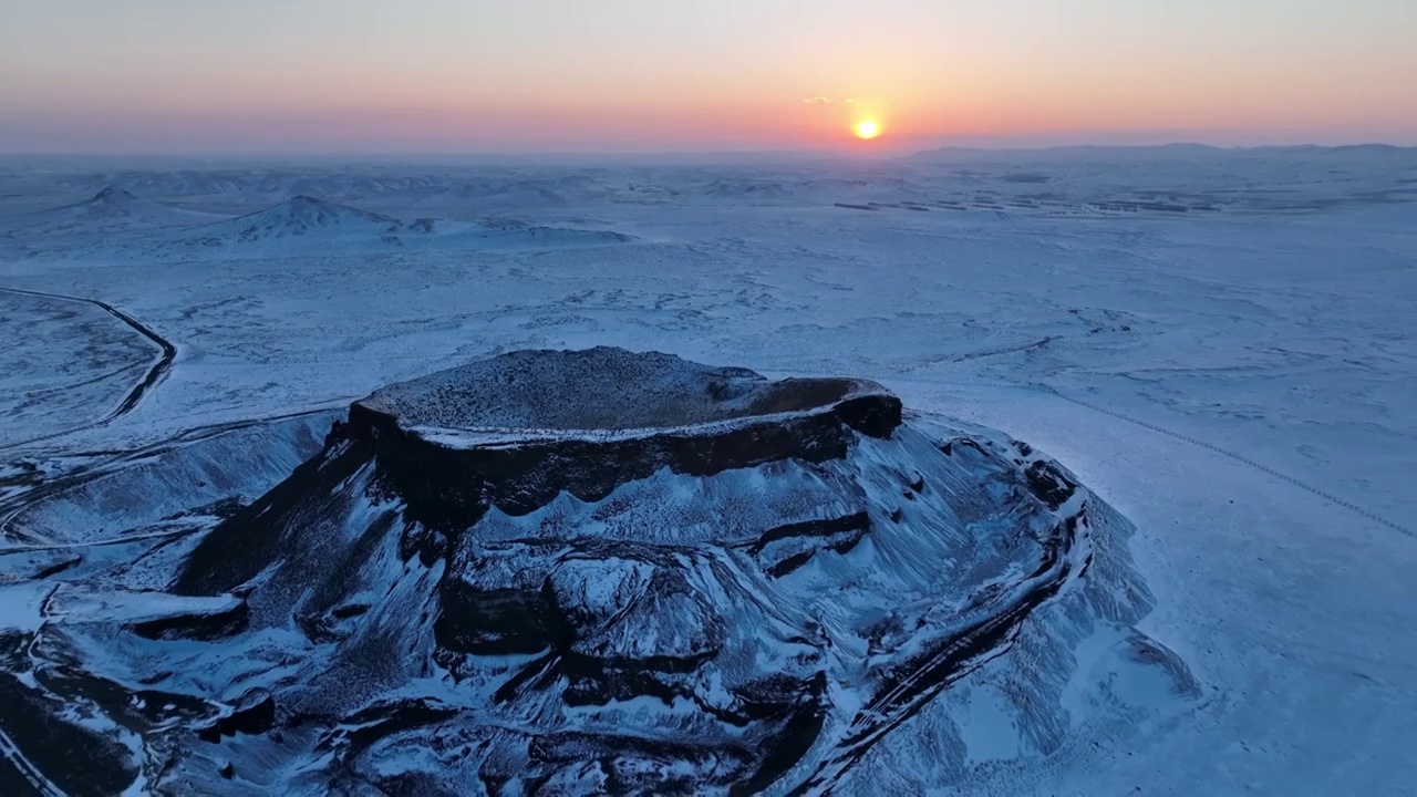 乌兰哈达火山群冬日雪景航拍视频素材