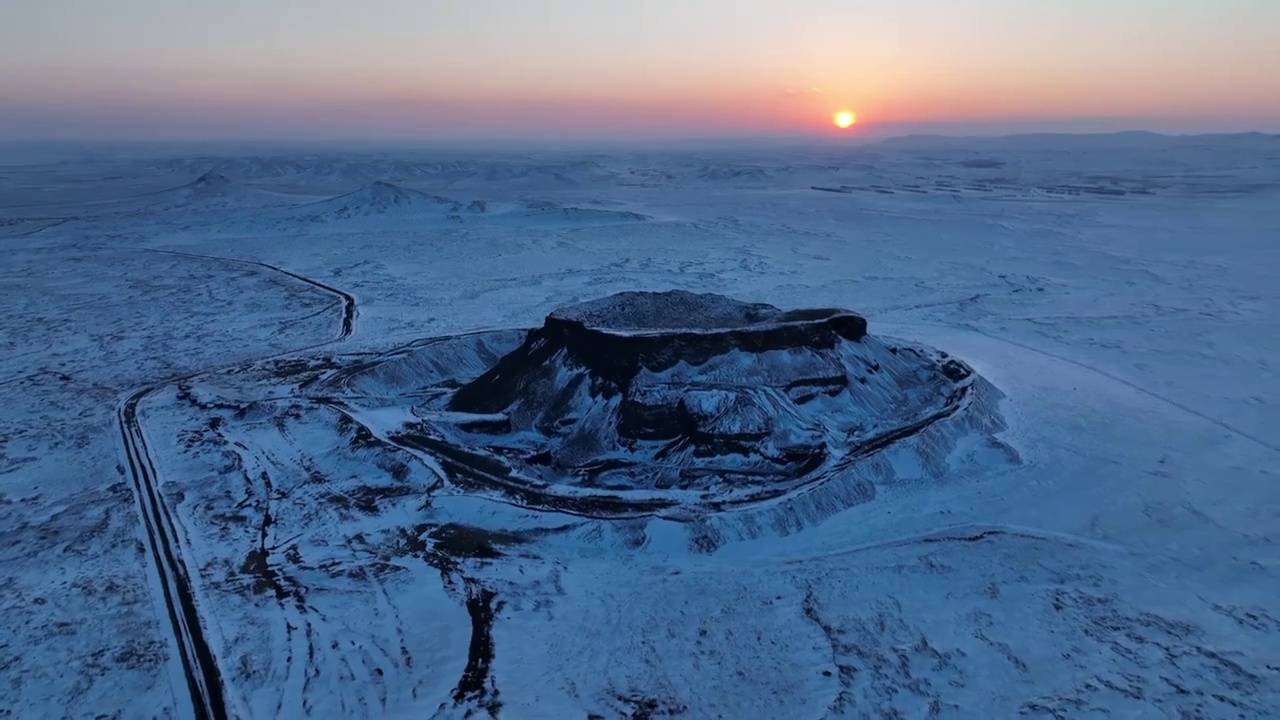 乌兰哈达火山群冬日雪景航拍视频素材