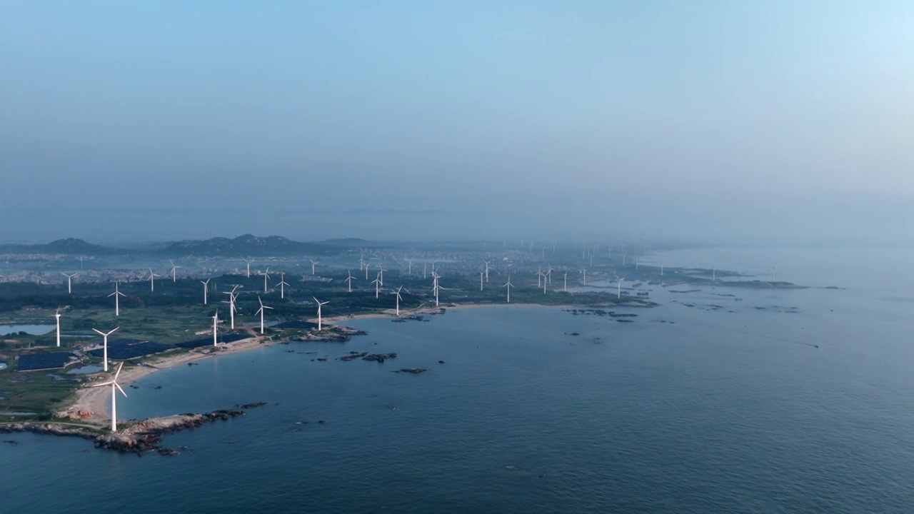 风力发电海岸风力发电新能源风能风车视频素材