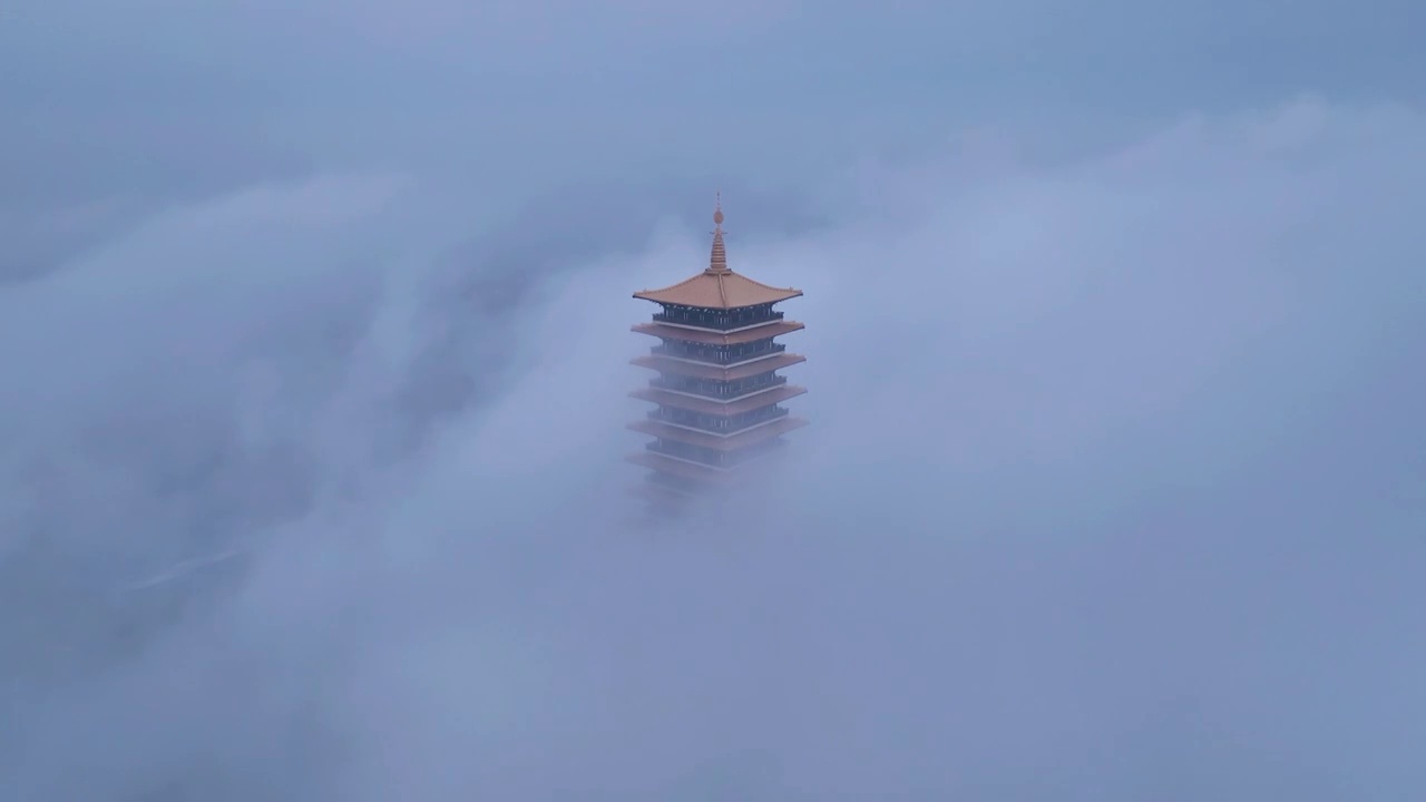 牛首烟岚，江苏南京江宁区牛首山佛顶宫晨雾视频素材