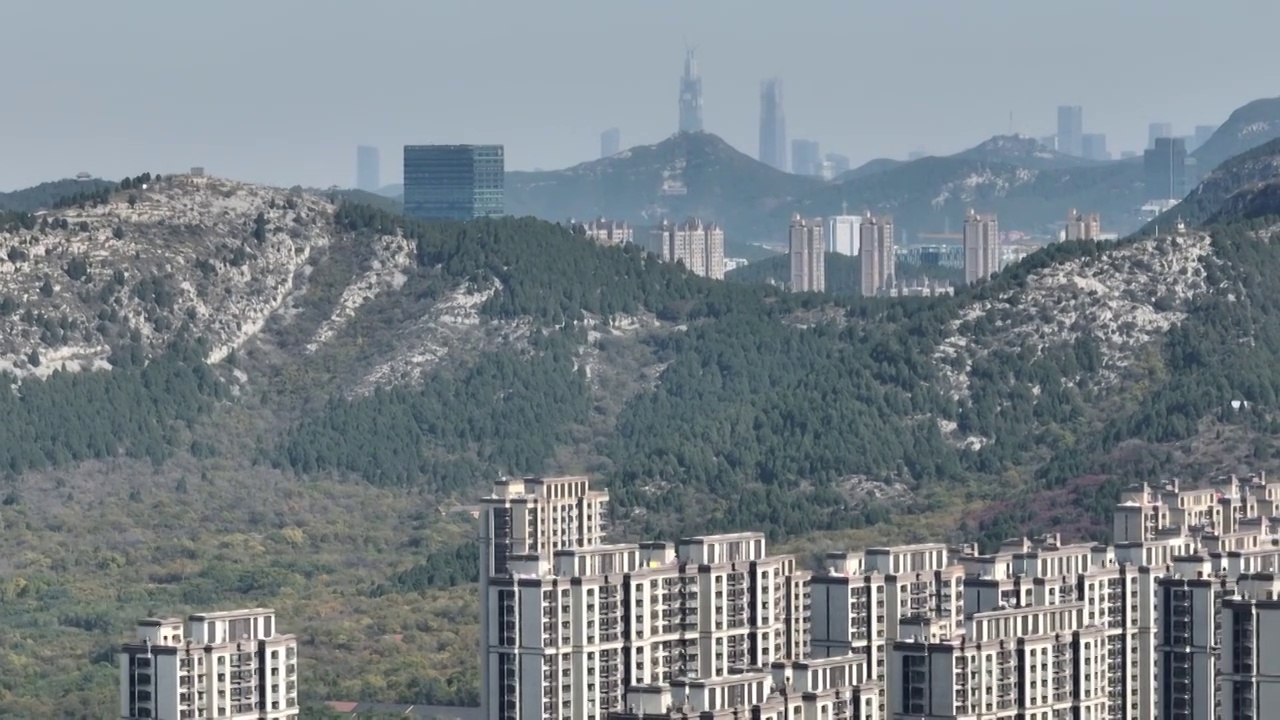 城市山间的高楼大厦航拍视频素材