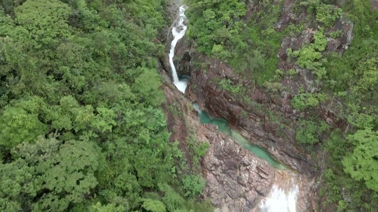 山谷溪流绿色森系峡谷潭水航拍宣传片视频下载