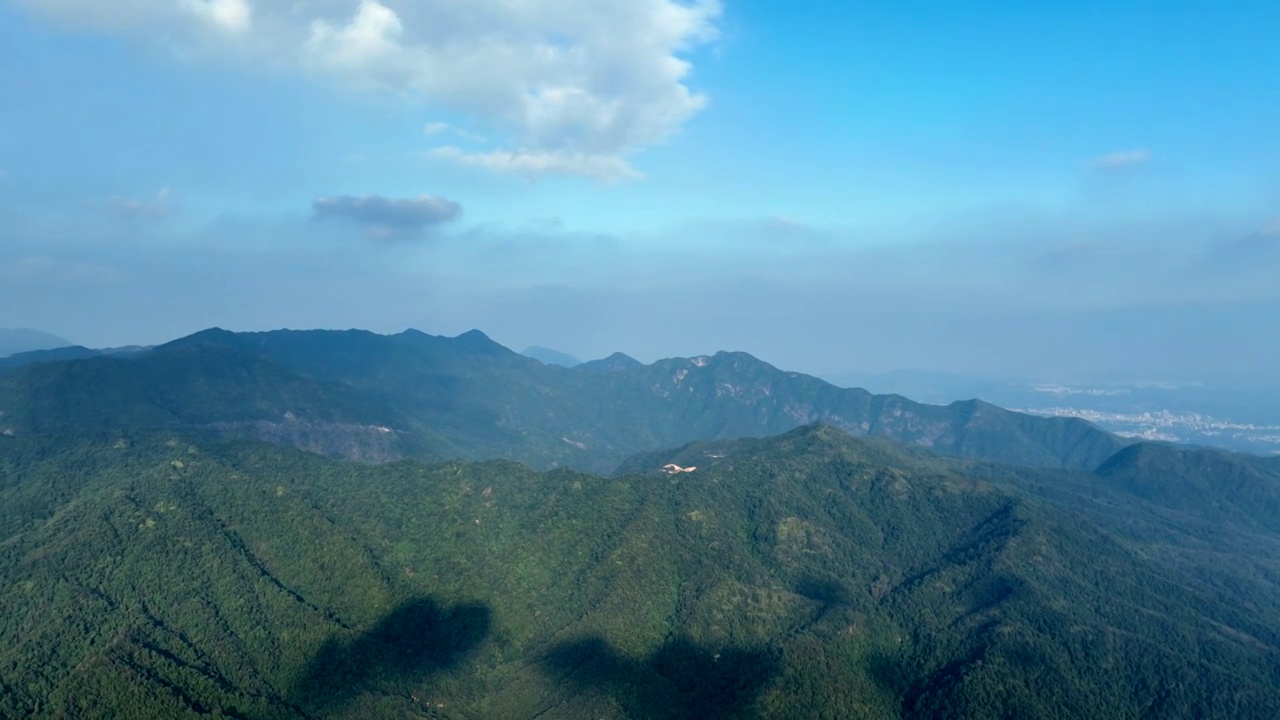 山绿色蓝天白云旅游宁静自然美视频素材